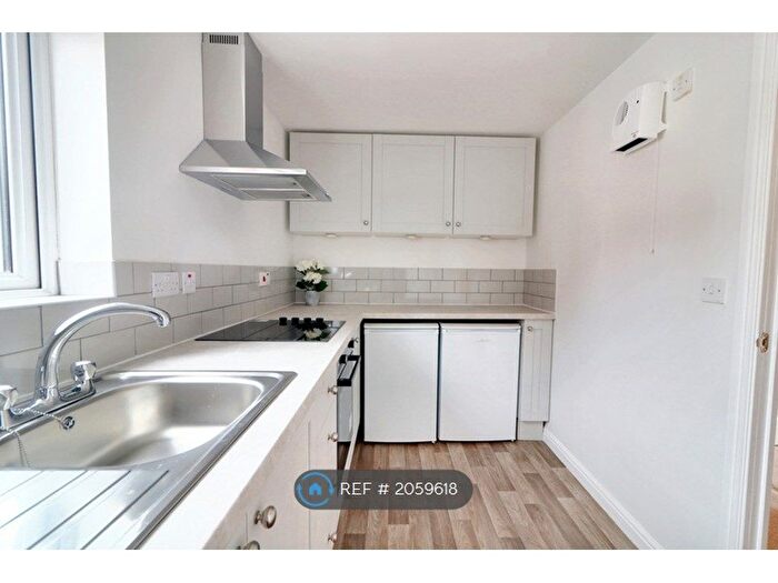 2 Bedroom Flat To Rent In Macfarlane Chase, Weston-Super-Mare, BS23