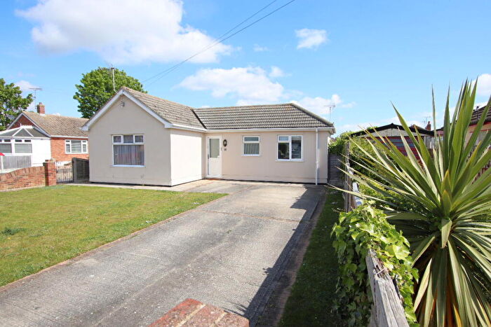 3 Bedroom Bungalow For Sale In The Crescent, Clacton On Sea, CO15