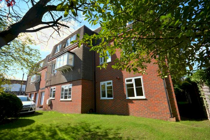 2 Bedroom Flat To Rent In Woodside Road, Amersham, HP6