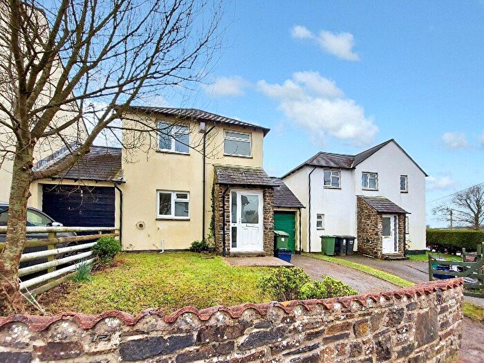 3 Bedroom Link Detached House To Rent In St Peters Close, West Buckland, Devon, EX32