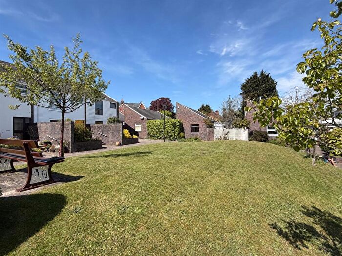 3 Bedroom Terraced Bungalow For Sale In Fields Court, Off Cliffe Way, (or Coventry Rd) Warwick, CV34