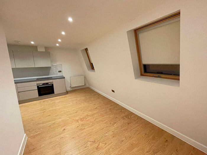 1 Bedroom Flat To Rent In High Street, Hounslow, TW3
