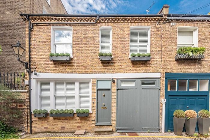 2 Bedroom Mews To Rent In Farnell Mews, London, SW5