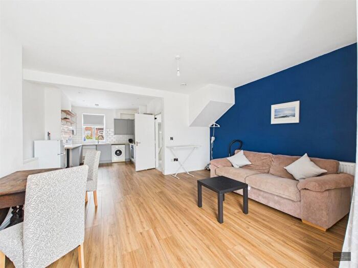 2 Bedroom Flat To Rent In Polsloe Road, Exeter, EX1