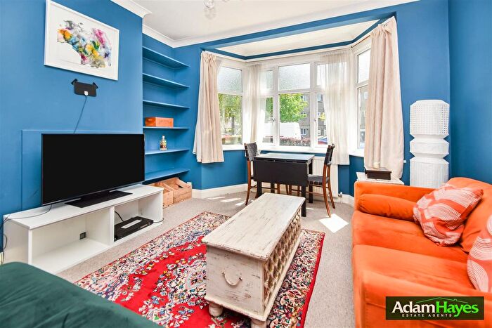 2 Bedroom Flat To Rent In Sherwood Hall, East End Road, N2