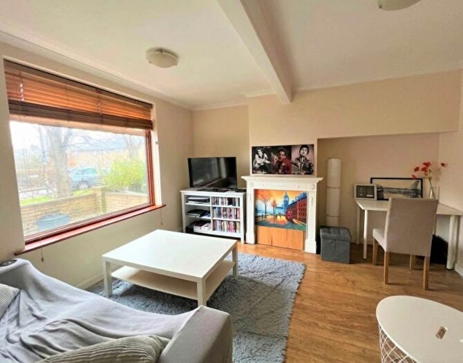 2 Bedroom Semi-Detached House To Rent In Morden, Morden, SM4