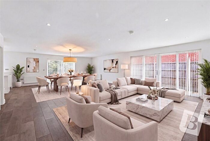 4 Bedroom Bungalow For Sale In Regent Way, Brentwood, Essex, CM14