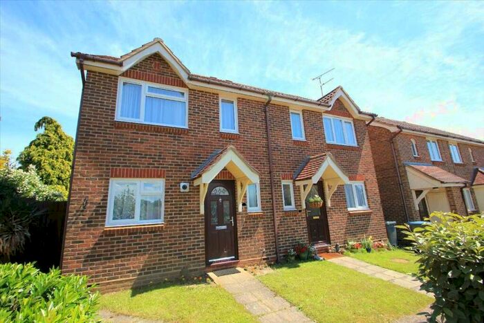 3 Bedroom Semi-Detached House To Rent In Yewtree Grove, Kesgrave, Ipswich, IP5