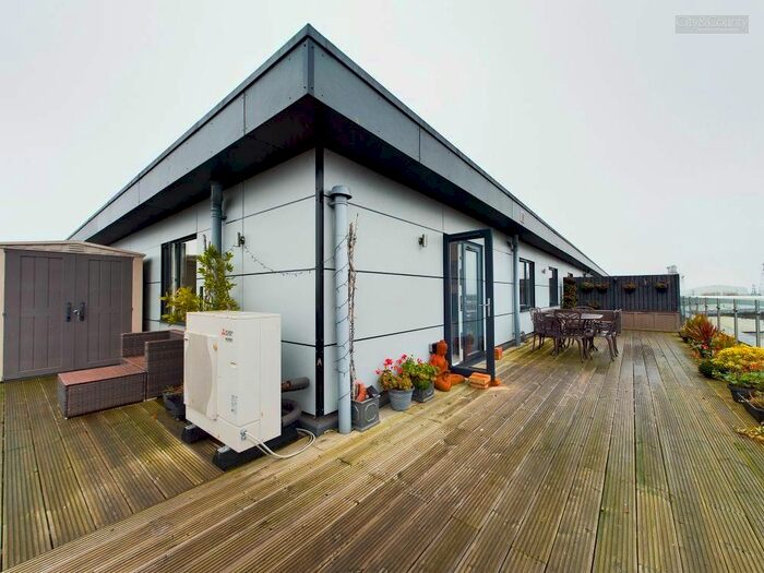 2 Bedroom Flat For Sale In Vicarage Farm Road, Peterborough, PE1