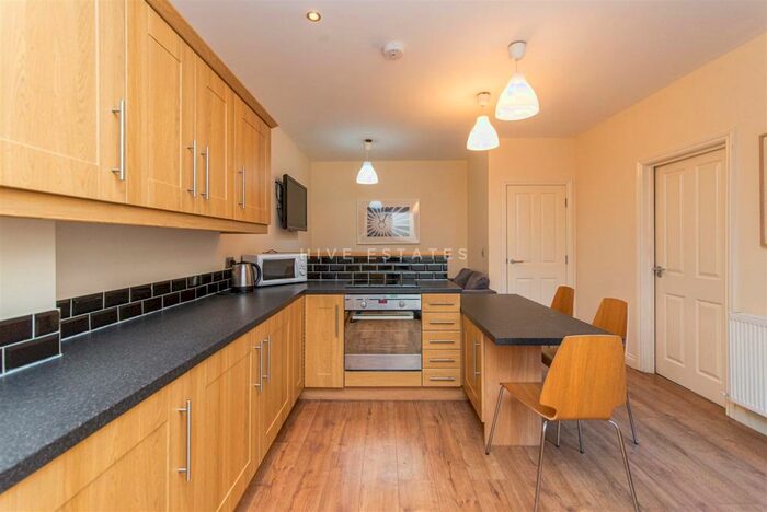 3 Bedroom Flat To Rent In Warwick Street, Heaton, Newcastle Upon Tyne, NE6