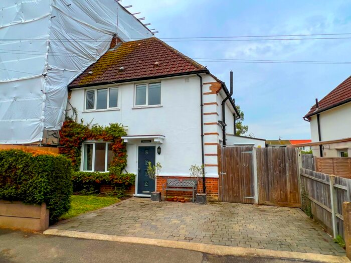 3 Bedroom Semi-Detached House To Rent In Hurst Lane, East Molesey, KT8