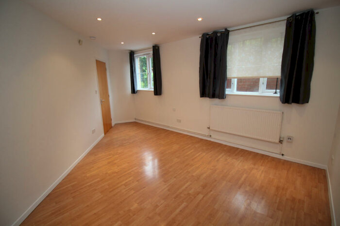 2 Bedroom Maisonette To Rent In Store Street, Manchester, M1