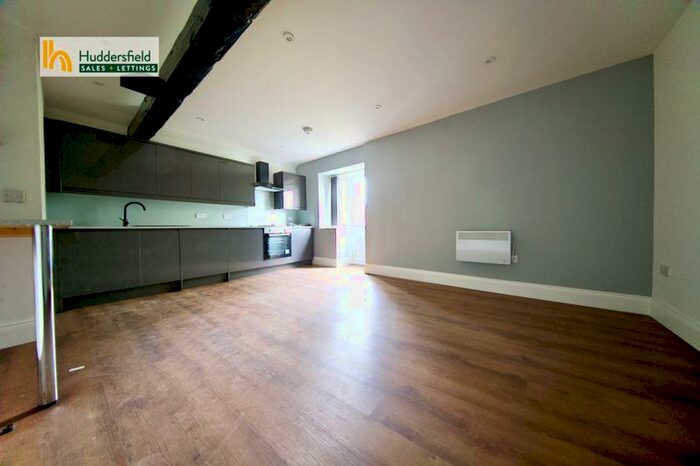 2 Bedroom Flat To Rent In Luck Lane, Huddersfield, HD1