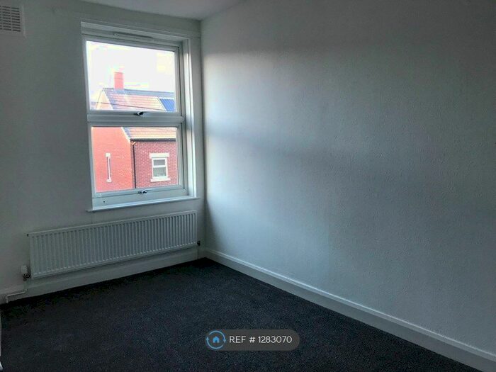 2 Bedroom Terraced House To Rent In Garnet Terrace, Leeds LS11