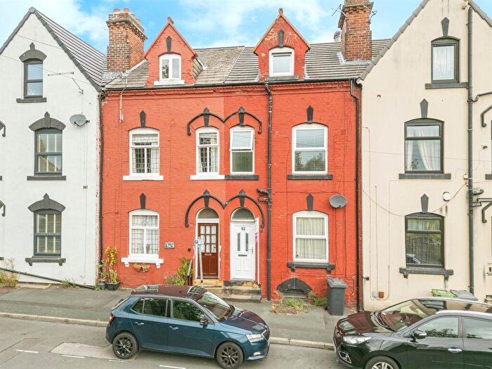 4 Bedroom Terraced House For Sale In Wesley Street, Morley, Leeds, LS27