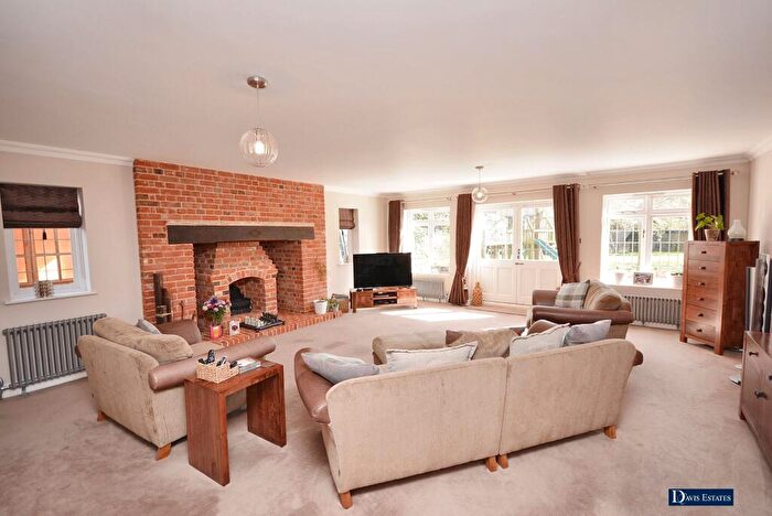 5 Bedroom Detached House For Sale In Nelmes Road, Emerson Park, Hornchurch, RM11