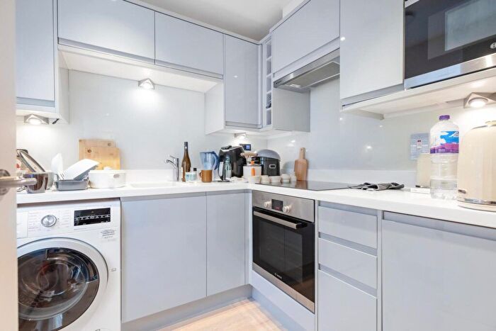 Studio To Rent In Central Richmond, TW9