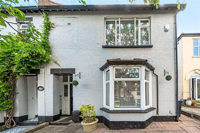 3 Bedroom Semi-Detached House For Sale In Recreation Avenue, Leigh-On-Sea, Essex, SS9
