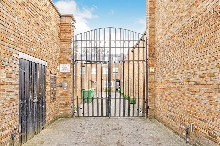 1 Bedroom Property To Rent In Hazlewood Mews, London, SW9