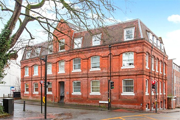 2 Bedroom Flat For Sale In Upper Marlborough Road, St. Albans, Hertfordshire, AL1