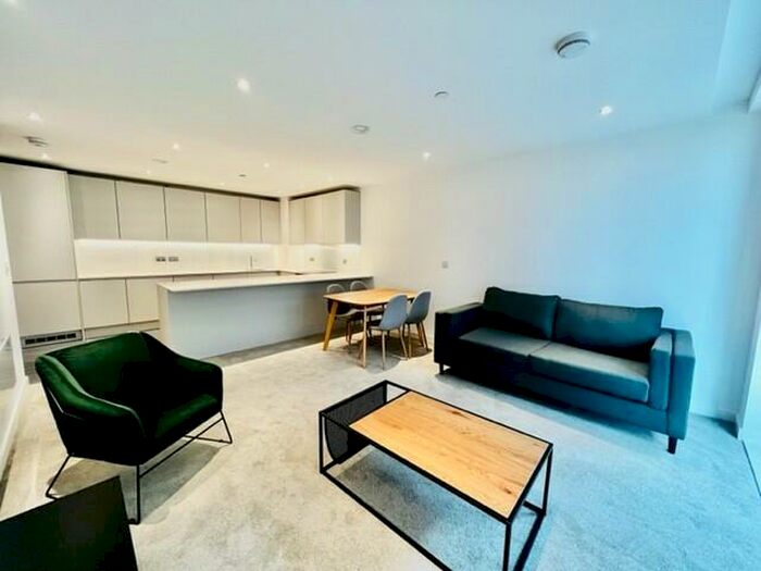 3 Bedroom Apartment To Rent In Local Crescent, Salford, M3