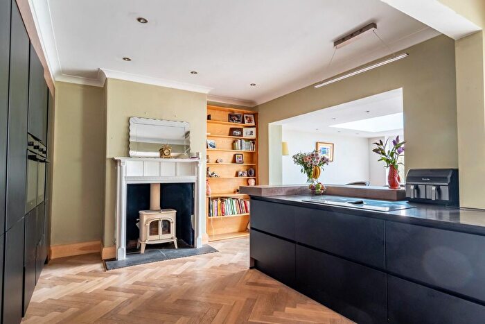 5 Bedroom Semi-Detached House For Sale In Westlands Grove, York, YO31