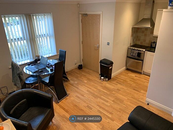 2 Bedroom Flat To Rent In Hillside House, Leeds, LS6
