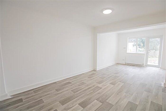 4 Bedroom Semi-Detached House To Rent In St Margarets Road, Edgware, Middlesex, HA8