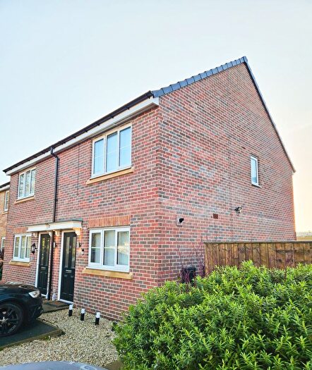 2 Bedroom Semi-Detached House To Rent In Garratt Way, Thorne, Doncaster, DN8