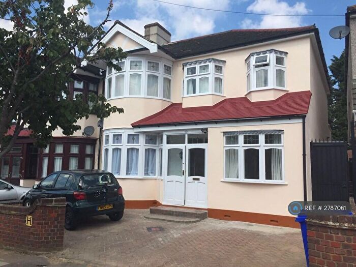 Studio To Rent In Fowey Avenue, Ilford, IG4