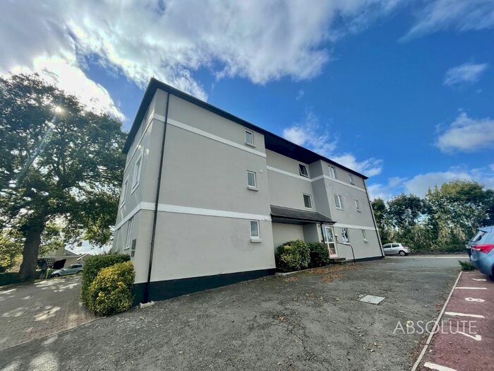 1 Bedroom Flat To Rent In Thurlow Road, Torquay, Devon TQ1