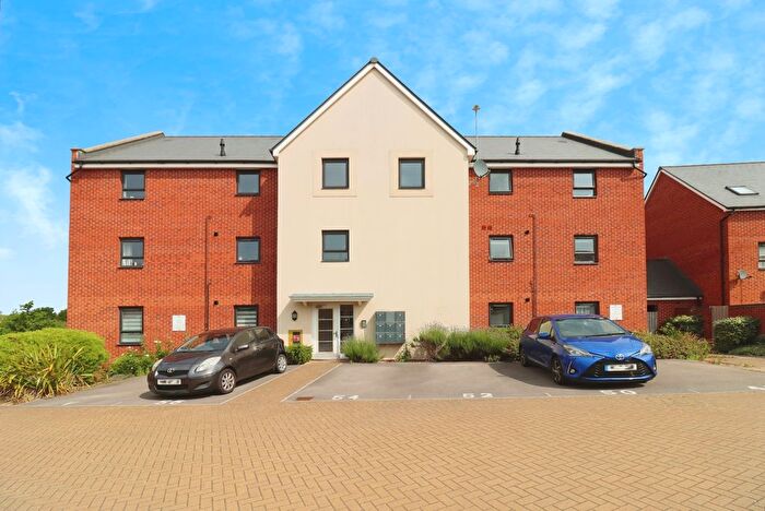 2 Bedroom Flat For Sale In Jenner Boulevard, Lyde Green, Bristol, BS16