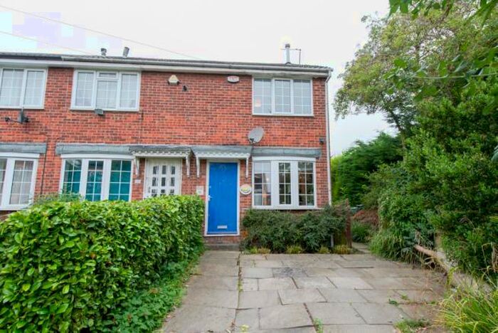 2 Bedroom End Of Terrace House To Rent In Cliff Mount, Leeds, LS6