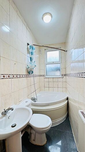 2 Bedroom Flat To Rent In Burges Road, London, E6
