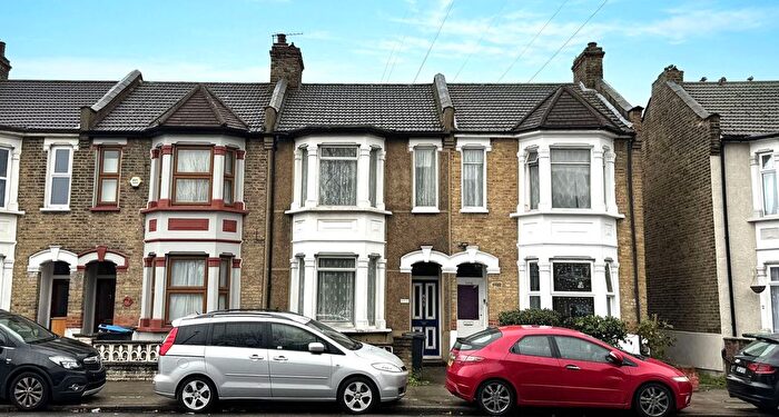 3 Bedroom Terraced House For Sale In Hertford Road, Enfield, EN3
