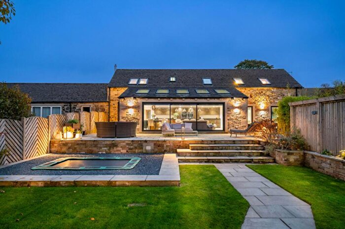 4 Bedroom Character Property For Sale In Newland Fold, Blackmoorfoot, Linthwaite, HD7