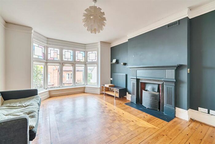 2 Bedroom Apartment For Sale In Victoria Grove, Bridport, DT6