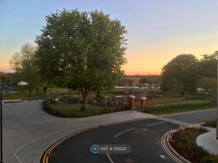 2 Bedroom Flat To Rent In Elms Road, Wokingham RG40