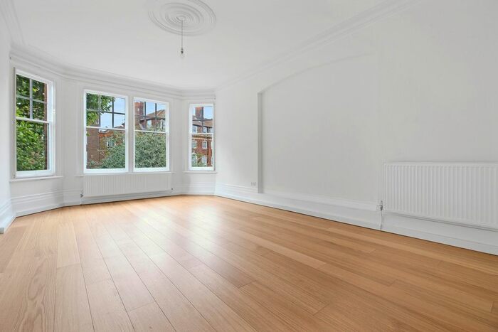 2 Bedroom Flat To Rent In The Gables, Fortis Green, Muswell Hll, N10