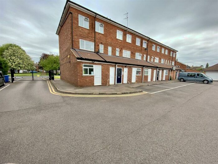 3 Bedroom Apartment To Rent In Barton Le Clay, MK45