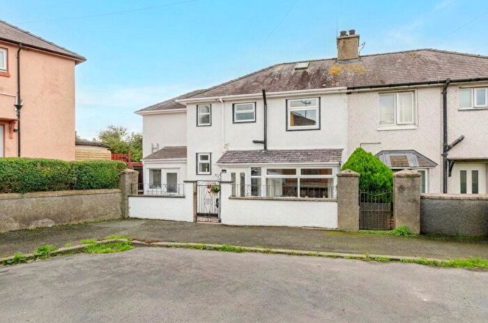 4 Bedroom Semi-Detached House For Sale In Bro Helen, Caernarfon, Gwynedd, LL55