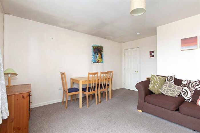 3 Bedroom Flat To Rent In Dryden Gait, Edinburgh, EH7