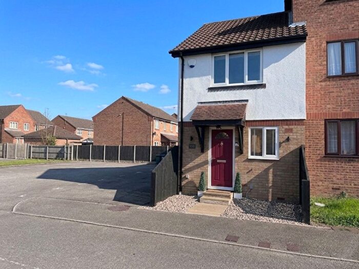2 Bedroom End Terrace House For Sale In Robinia Close, Steeple View, SS15