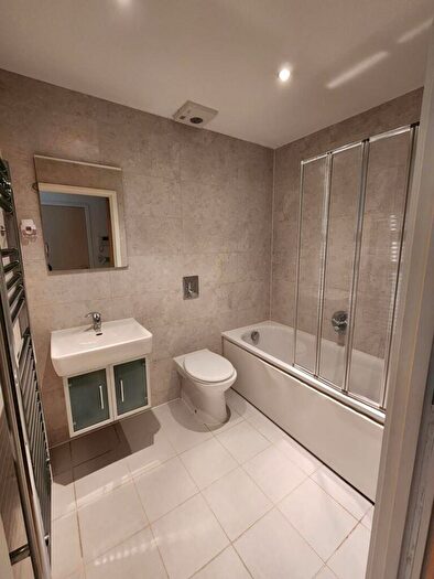 2 Bedroom Apartment To Rent In Western Gateway, London, E16