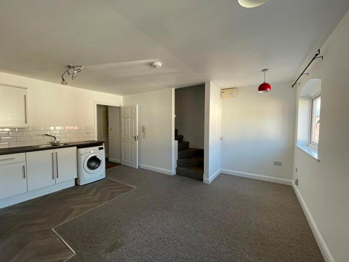 1 Bedroom Apartment To Rent In Milton Street, Northampton, NN2