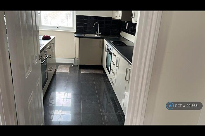6 Bedroom Semi Detached House To Rent In Essex Road, Barking, IG11