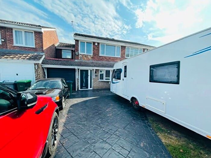 3 Bedroom Semi-Detached House For Sale In Beaconview Road, West Bromwich, B71