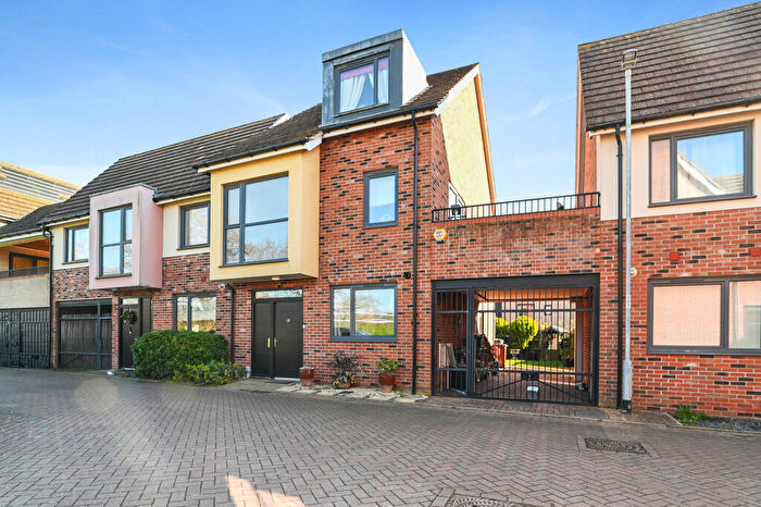 4 Bedroom Link Detached House For Sale In Flame Way, Colchester, CO4