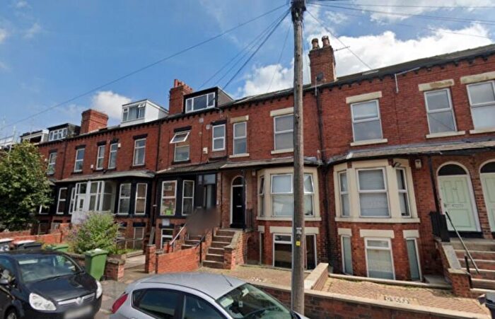 1 Bedroom Flat To Rent In Queens Road, Hyde Park, Leeds, LS6