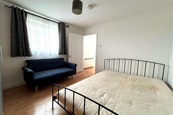 1 Bedroom Flat To Rent In Sheerness Mews, E16